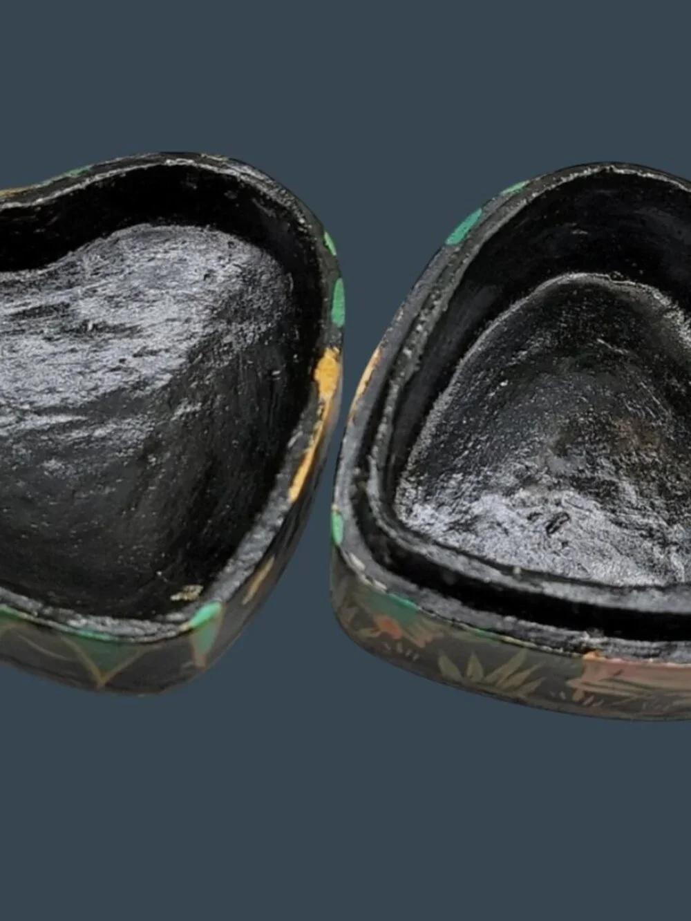 Vintage Kashmiri Heart-Shaped Papier Mache Box Hunter Jungle Motif 3